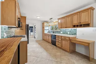 739 Bellarmine Dr, Salinas, CA 93901 - Photo 15