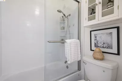 288 Whitmore St #121, Oakland, CA 94611 - Photo 19
