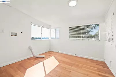 17005 Santa Fe St, Ashland, CA 94541 - Photo 9