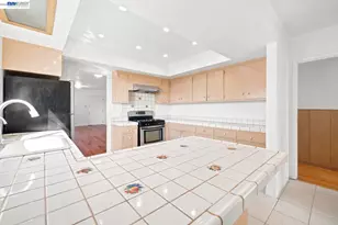 17005 Santa Fe St, Ashland, CA 94541 - Photo 13