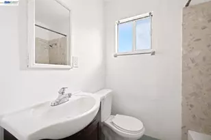 17005 Santa Fe St, Ashland, CA 94541 - Photo 33
