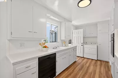 6138 Oakdale Ave, Oakland, CA 94605 - Photo 17
