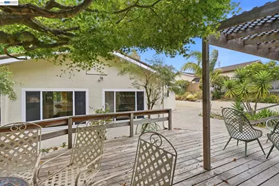 92 Welle Rd, Crockett, CA 94525 - Photo 45