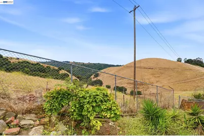 92 Welle Rd, Crockett, CA 94525 - Photo 41