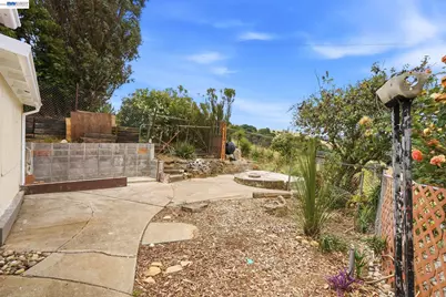 92 Welle Rd, Crockett, CA 94525 - Photo 39