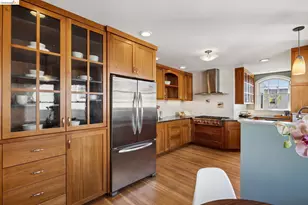 2558 Hilgard Ave, Berkeley, CA 94709 - Photo 15