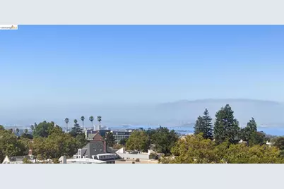 2558 Hilgard Ave, Berkeley, CA 94709 - Photo 31