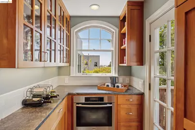 2558 Hilgard Ave, Berkeley, CA 94709 - Photo 19