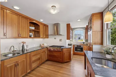2558 Hilgard Ave, Berkeley, CA 94709 - Photo 17