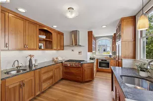 2558 Hilgard Ave, Berkeley, CA 94709 - Photo 17