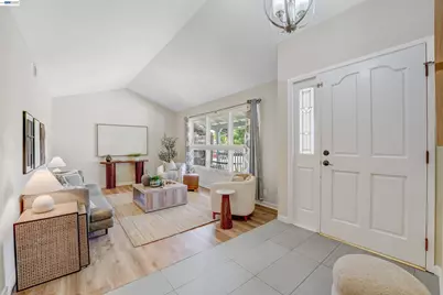 380 Springpark Cir, San Jose, CA 95136 - Photo 5