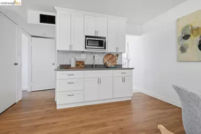 132 Rishell Dr, Oakland, CA 94619 - Photo 31