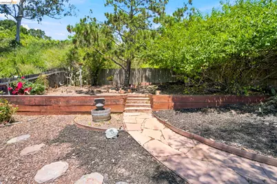 6616 Outlook Ave, Oakland, CA 94605 - Photo 17