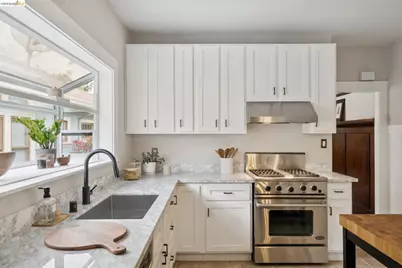 391 51st St, Oakland, CA 94609 - Photo 31