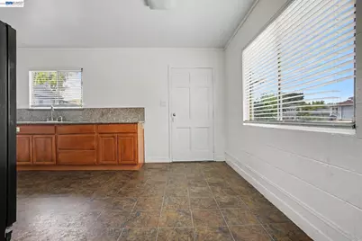 1110 Buena Vista, Alameda, CA 94501 - Photo 9