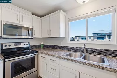 908 Francisco  Dr, Suisun City, CA 94585 - Photo 17