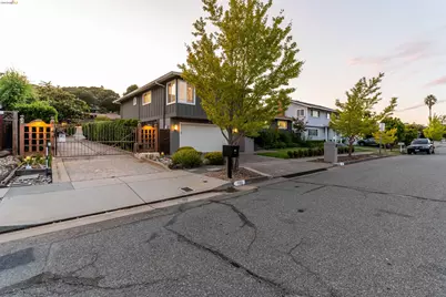 127 Peacock Dr, San Rafael, CA 94901 - Photo 5