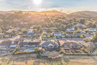 127 Peacock Dr, San Rafael, CA 94901 - Photo 37