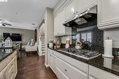 8586 Pinehollow Cir, Discovery Bay, CA 94505 - Photo 11