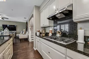 8586 Pinehollow Cir, Discovery Bay, CA 94505 - Photo 11