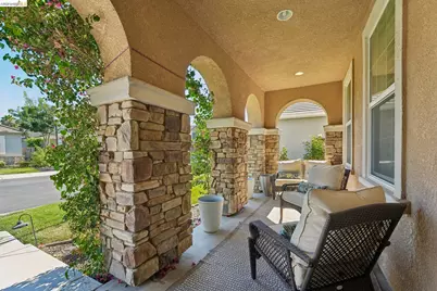 8586 Pinehollow Cir, Discovery Bay, CA 94505 - Photo 3