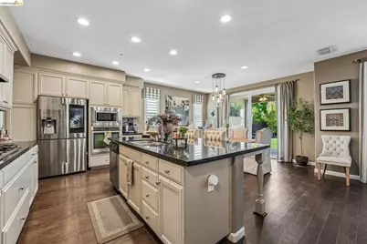 8586 Pinehollow Cir, Discovery Bay, CA 94505 - Photo 9
