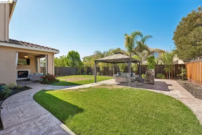 8586 Pinehollow Cir, Discovery Bay, CA 94505 - Photo 33