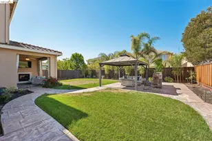 8586 Pinehollow Cir, Discovery Bay, CA 94505 - Photo 33