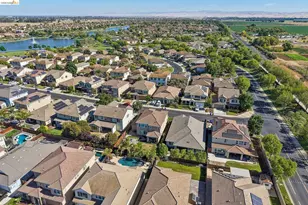 8586 Pinehollow Cir, Discovery Bay, CA 94505 - Photo 37
