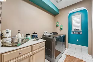 8586 Pinehollow Cir, Discovery Bay, CA 94505 - Photo 19