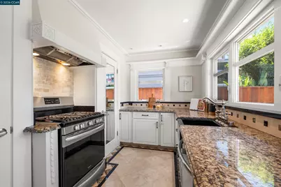 4486 Lawrence Dr, Castro Valley, CA 94546 - Photo 15