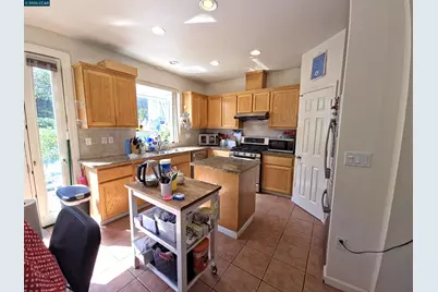 1036 Suncrest Ct, Richmond, CA 94806 - Photo 7