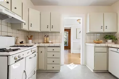 538 Weldon Ave, Oakland, CA 94610 - Photo 11