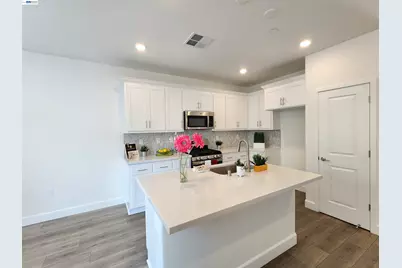 417 Mystic Ln, Pittsburg, CA 94565 - Photo 3