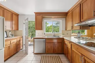 21 Orinda Vista Dr, Oakland, CA 94605 - Photo 17