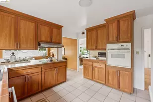 21 Orinda Vista Dr, Oakland, CA 94605 - Photo 21