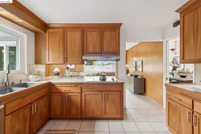 21 Orinda Vista Dr, Oakland, CA 94605 - Photo 21