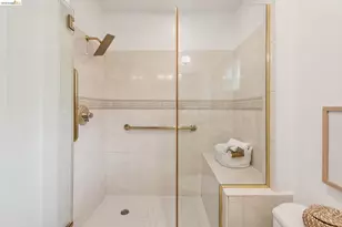 21 Orinda Vista Dr, Oakland, CA 94605 - Photo 47