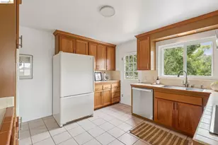 21 Orinda Vista Dr, Oakland, CA 94605 - Photo 19