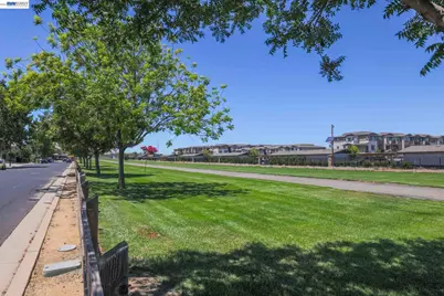 2472 Grant St, Brentwood, CA 94513 - Photo 35