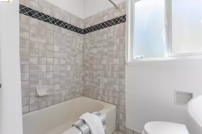 4436 Hyacinth Ave, Oakland, CA 94619 - Photo 25