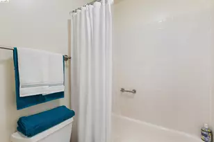 8 Captain Dr, Emeryville, CA 94608 - Photo 19
