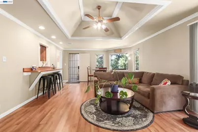 4815 Shetland Ave, Oakland, CA 94605 - Photo 9