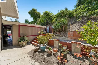 301 Joan Vista St, El Sobrante, CA 94803 - Photo 45