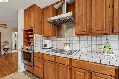 301 Joan Vista St, El Sobrante, CA 94803 - Photo 17