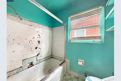 2224 108th Ave, Oakland, CA 94603 - Photo 13