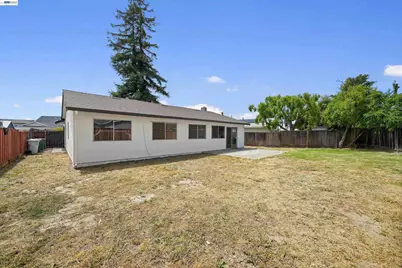 32466 Lake Berryessa Dr, Fremont, CA 94555 - Photo 29