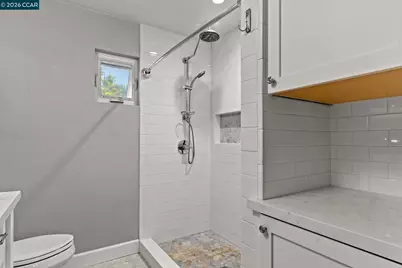 557 43rd St, Oakland, CA 94609 - Photo 19