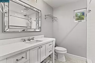 557 43rd St, Oakland, CA 94609 - Photo 17
