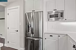 557 43rd St, Oakland, CA 94609 - Photo 7